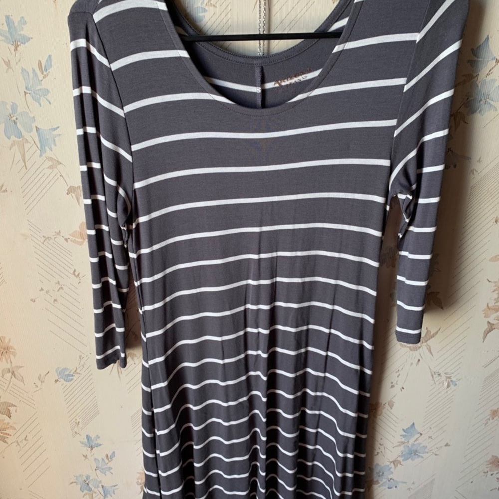 Dress - Picture 4 of 4